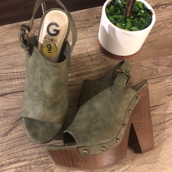✨G by Guess✨ Olive Green Strap Clogs size 9 - Picture 7 of 7